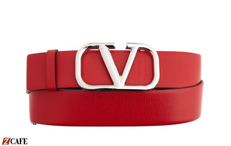 Thắt lưng nam da thật của Valentino chắc chắn sẽ khiến bạn hài lòng (Nguồn ảnh: Internet)