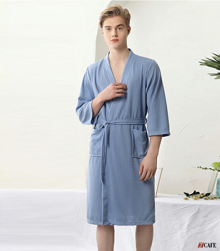 Áo choàng chất liệu len, đồng phục spa nam khách hàng tại Khánh Linh ( Ảnh: Internet)