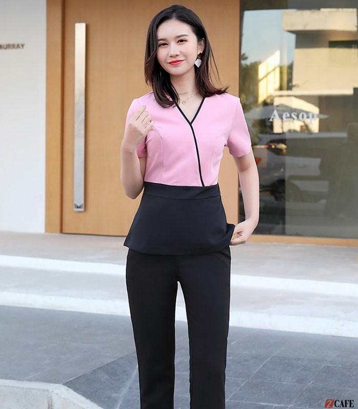 Iphom kết hợp màu hồng với đen tạo ra thiết kế đồng phục spa khá đẹp mắt (Ảnh: Internet)