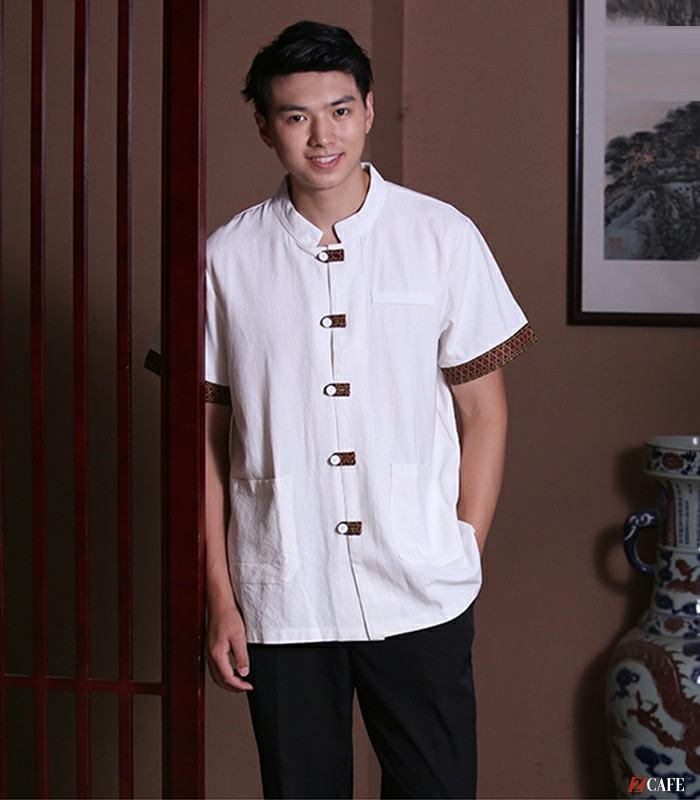 Bộ đồ đồng phục spa nam màu trắng chất liệu thoải mái tại Uniworld (Ảnh: Internet)