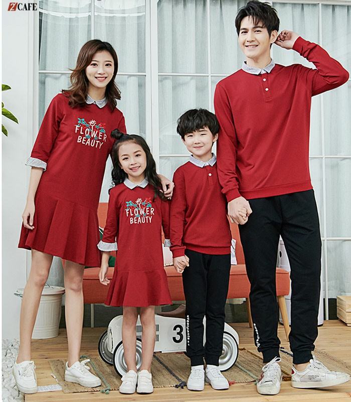 Mẫu áo sơ mi gia đình 4 người màu đỏ lịch sự sang trọng (Ảnh: Internet)