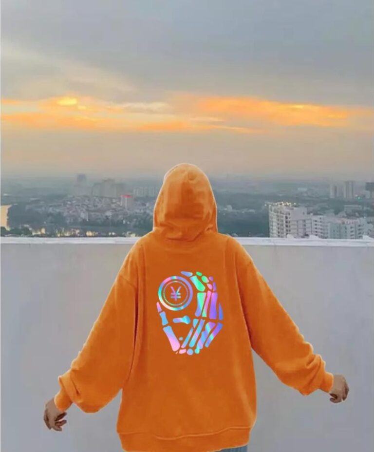 Độc đáo với áo lớp hoodie phản quang (Nguồn: Internet)